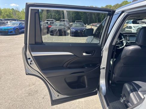 Used 2018 Toyota Highlander XLE image 30