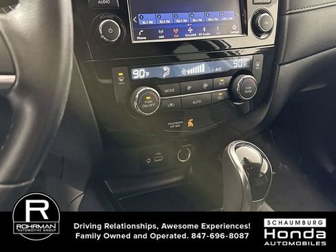 Used 2020 Nissan Rogue SV image 9