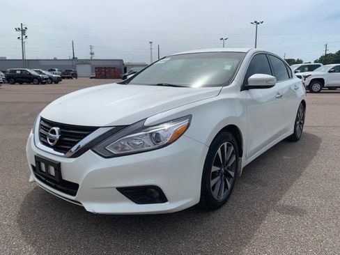 Used 2016 Nissan Altima 2.5 SL w/ Moonroof Package FWD image 3