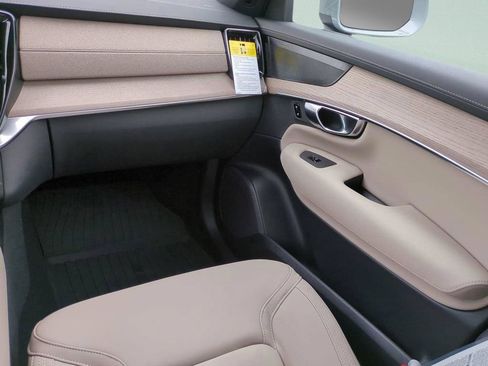 New 2026 Volvo XC90 B6 Plus w/ Protection Package Premier AWD/4WD image 15