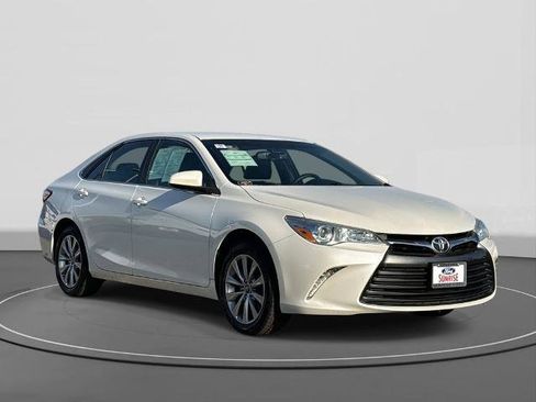 Used 2017 Toyota Camry XLE w/ Convenience Package image 4