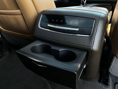 Used 2022 Cadillac Escalade ESV Premium Luxury AWD/4WD image 33