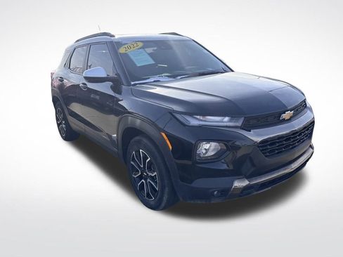 Used 2022 Chevrolet TrailBlazer ACTIV w/ Sun and Liftgate Package image 3
