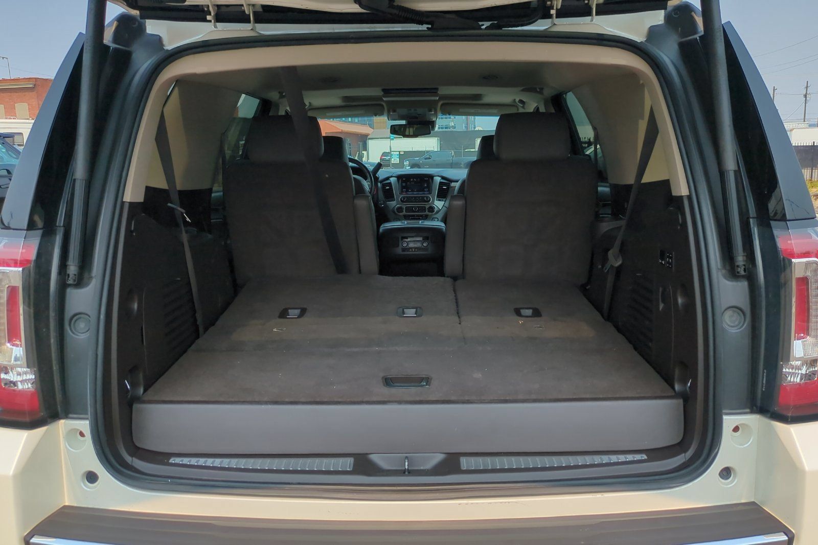 Used 2015 GMC Yukon Denali w/ Premium Package AWD/4WD image 16