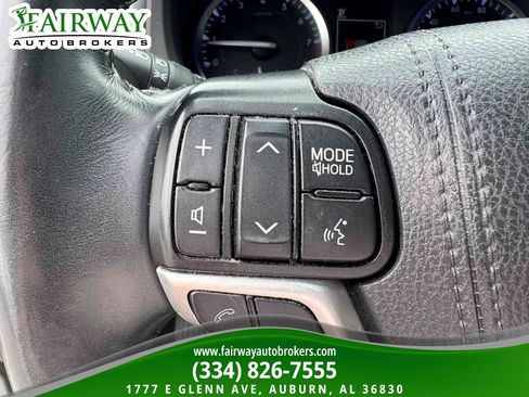Used 2019 Toyota Highlander XLE FWD image 20