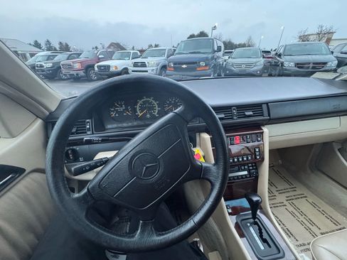 Used 1995 Mercedes-Benz E 320 Convertible image 22
