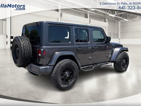 Used 2019 Jeep Wrangler Unlimited Sahara AWD/4WD image 3