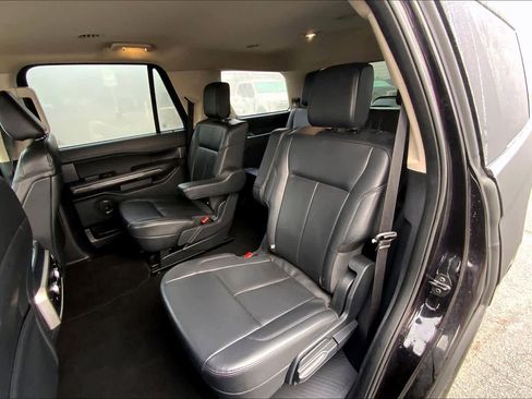 Used 2024 Ford Expedition XLT image 19