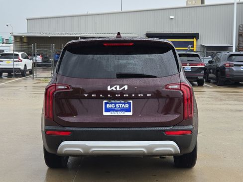 Used 2022 Kia Telluride LX FWD image 5