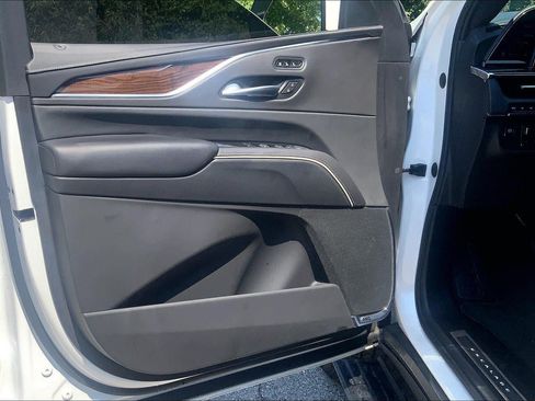 Used 2022 Cadillac Escalade Premium Luxury Platinum AWD/4WD image 26