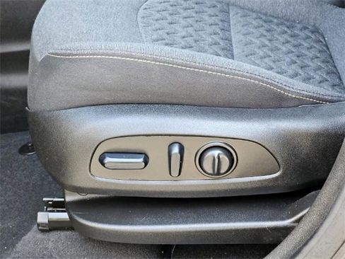 Used 2022 Chevrolet Equinox LT image 18