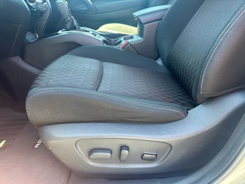 Used 2018 Nissan Rogue SV w/ Premium Package AWD/4WD image 21