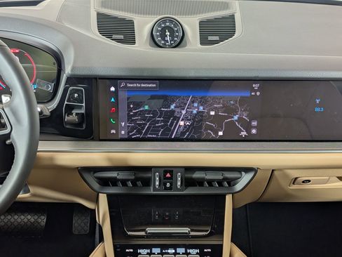 Used 2026 Porsche Cayenne Coupe image 28