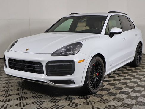 Used 2022 Porsche Cayenne GTS image 11