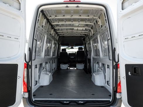 Used 2023 Mercedes-Benz Sprinter 2500 image 45