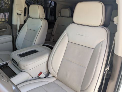 Used 2021 GMC Yukon Denali w/ Denali Ultimate Package image 29