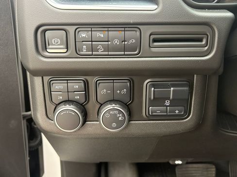 Used 2021 Chevrolet Tahoe Z71 w/ Z71 Signature Package AWD/4WD image 17