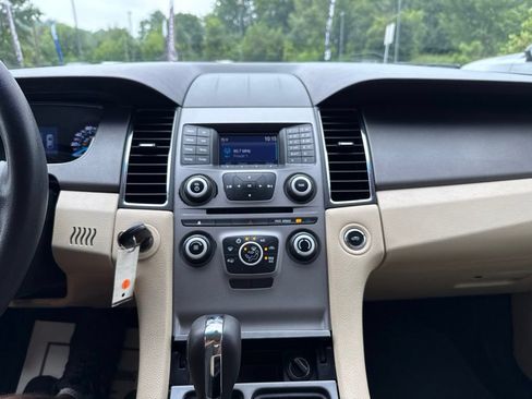 Used 2016 Ford Taurus SE FWD image 15