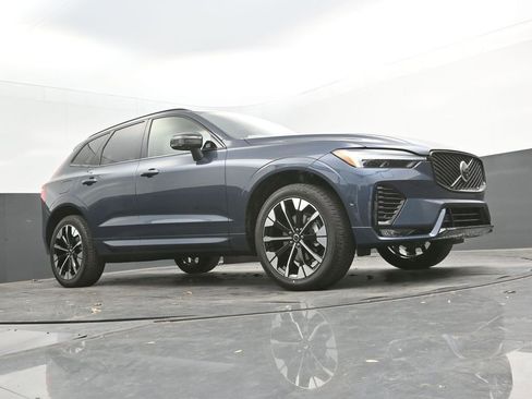 New 2026 Volvo XC60 B5 Plus AWD/4WD image 36