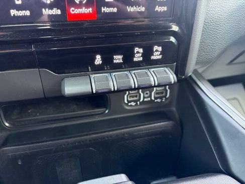 Used 2022 RAM 1500 Laramie AWD/4WD image 33