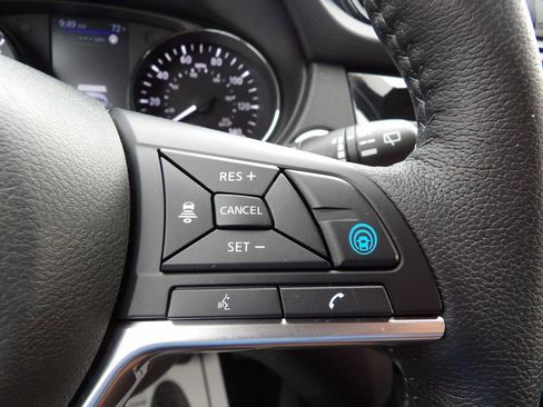 Used 2020 Nissan Rogue SV w/ Premium Package image 17