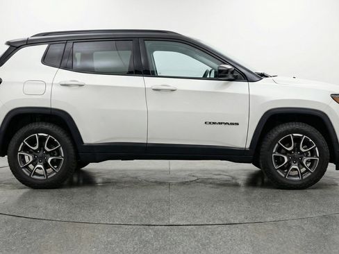Used 2025 Jeep Compass Trailhawk AWD/4WD image 11