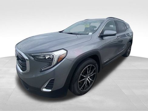 Used 2018 GMC Terrain SLE w/ Driver Convenience Package FWD image 2