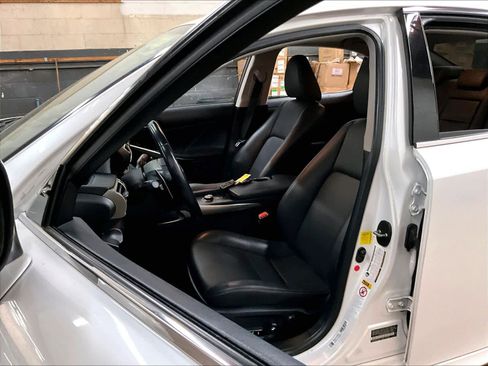 Used 2016 Lexus IS 200t w/ Navigation System Package image 26