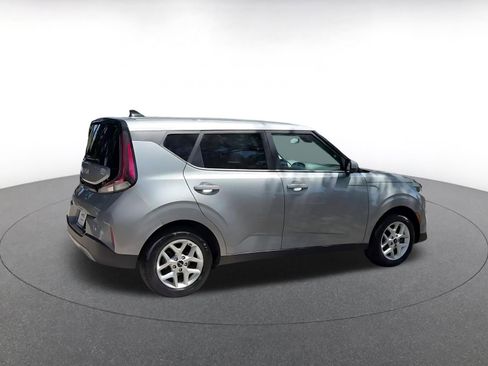 Used 2025 Kia Soul LX w/ LX Technology Package FWD image 15