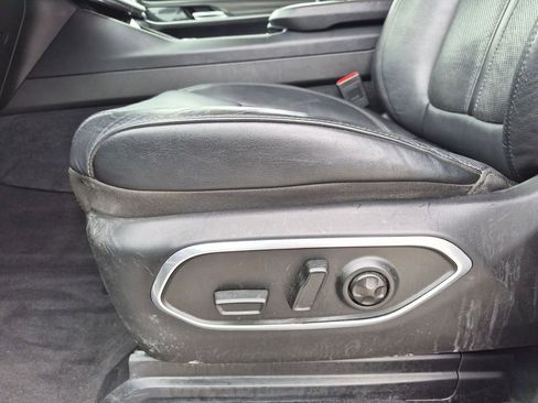 Used 2024 Jeep Wagoneer Series II w/ Flexible Seating Group RWD image 14