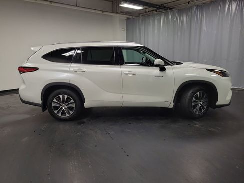 Used 2021 Toyota Highlander XLE image 9