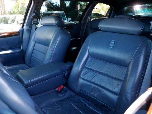 Used 1999 Lincoln Town Car Executive image 6