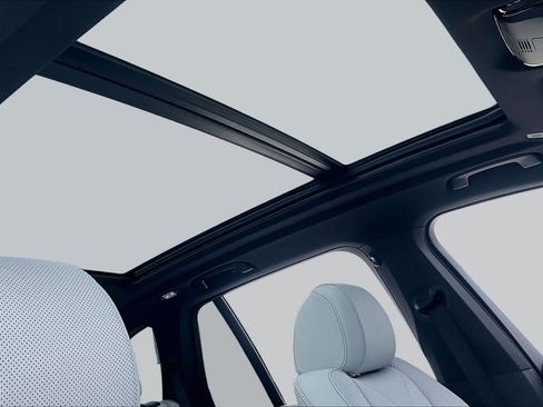 Used 2025 BMW X5 sDrive40i w/ Premium Package RWD image 13