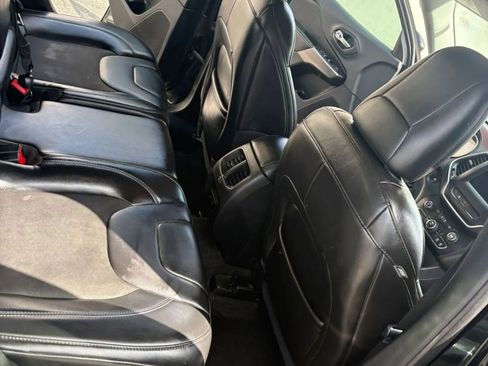 Used 2019 Jeep Cherokee Latitude Plus FWD image 11