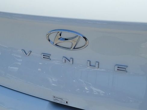 Used 2026 Hyundai Venue SE FWD image 25
