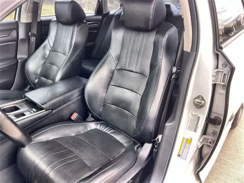 Certified 2018 Honda Accord Touring image 11