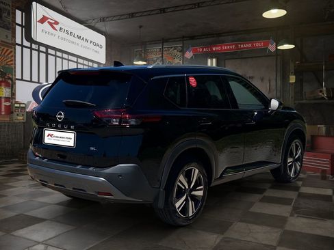 Used 2023 Nissan Rogue SL w/ SL Premium Package FWD image 6