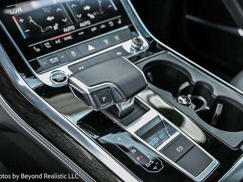 Used 2024 Audi Q8 Premium Plus image 46