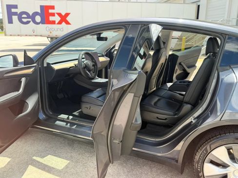 Used 2023 Tesla Model Y Long Range AWD/4WD image 16