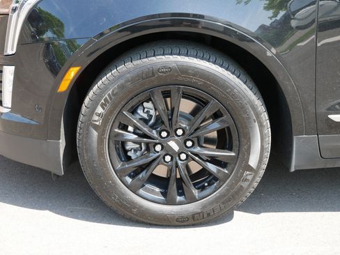 Used 2022 Cadillac XT5 Premium Luxury w/ Technology Package AWD/4WD image 4