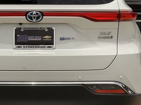 Used 2022 Toyota Venza XLE AWD/4WD image 7