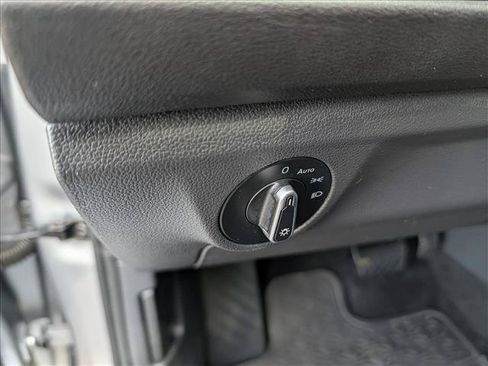 Used 2023 Volkswagen Jetta SE w/ Panoramic Sunroof Package FWD image 30