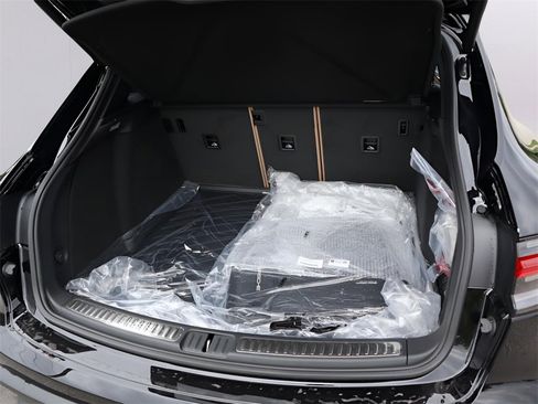 New 2025 Porsche Macan image 17