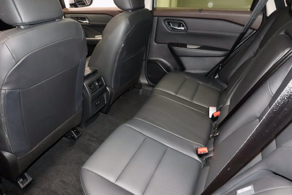 Certified 2023 Nissan Rogue SV w/ SV Premium B Package AWD/4WD image 19