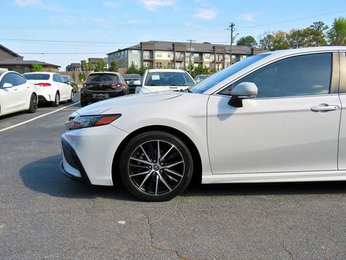 Used 2022 Toyota Camry SE w/ Carpet Mat Package (TMS) image 33