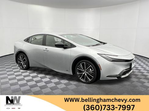 Used 2024 Toyota Prius XLE image 1