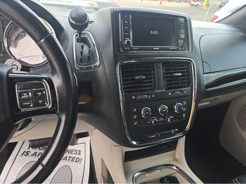 Used 2019 Dodge Grand Caravan SXT FWD image 11