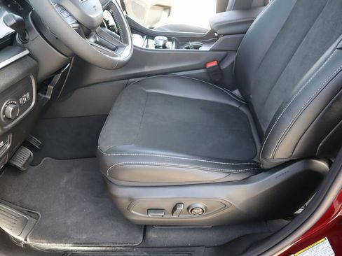 New 2025 Jeep Grand Cherokee L Altitude image 11