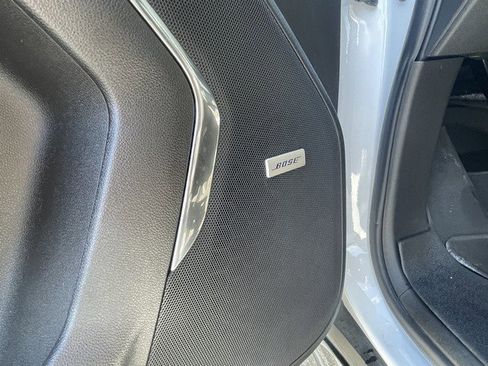 Used 2023 GMC Yukon XL SLT image 12