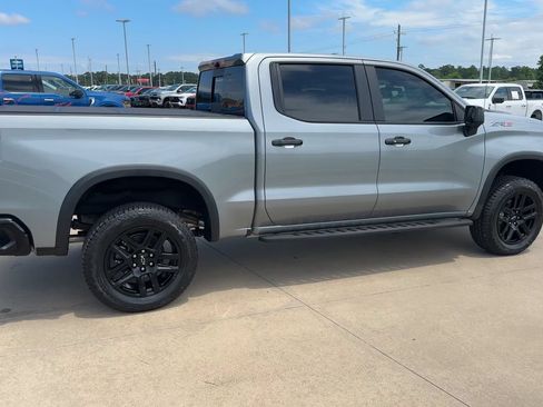 Used 2024 Chevrolet Silverado 1500 ZR2 w/ Technology Package AWD/4WD image 9